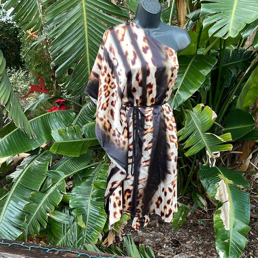 Marciano guess satin animal, print a symmetric calftan dress